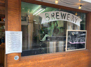 クランクビールの店舗内の醸造施設